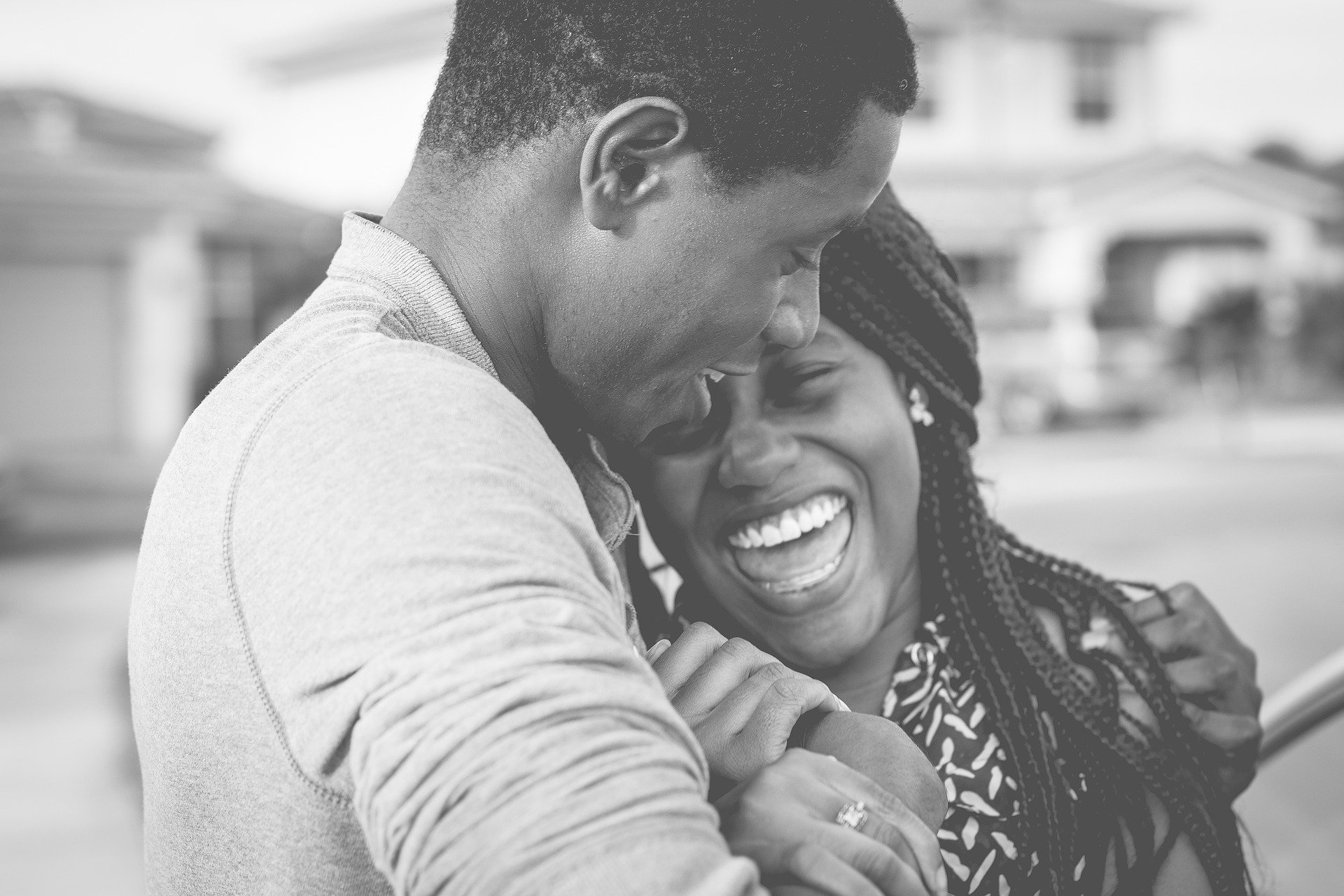 HOW TO BE THE WOMAN OF HIS DREAMS