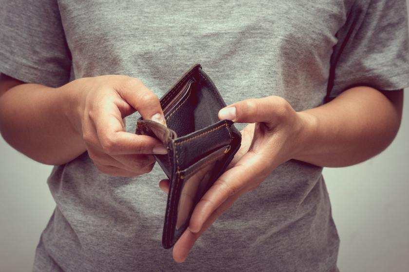 empty wallet black woman