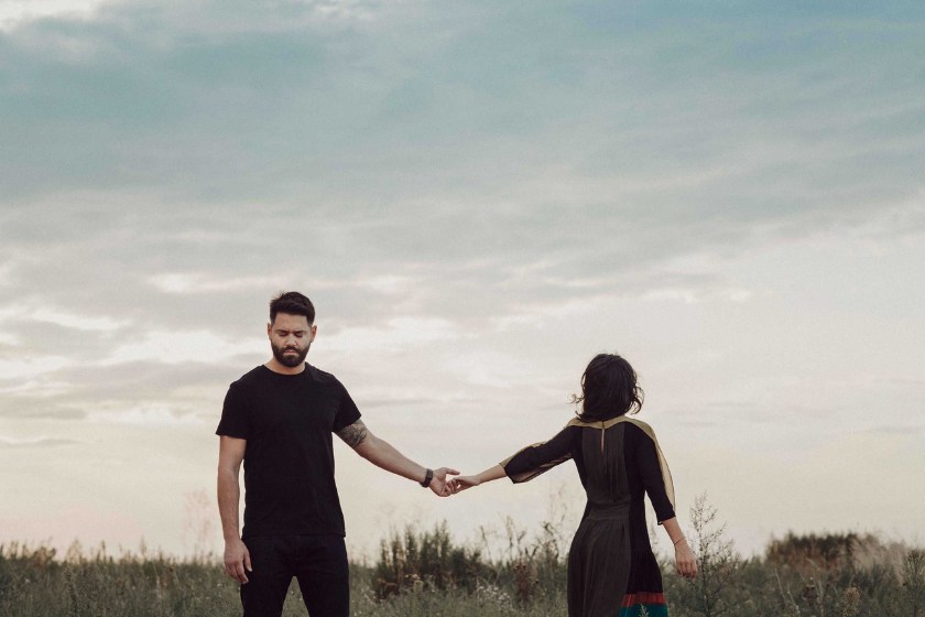 A woman breaking up with a man - astounding reasons women date men they don’t love
